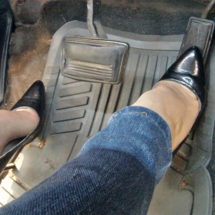 Vivian Cranking the Monte in Tight Jeans & Black Leather Pumps