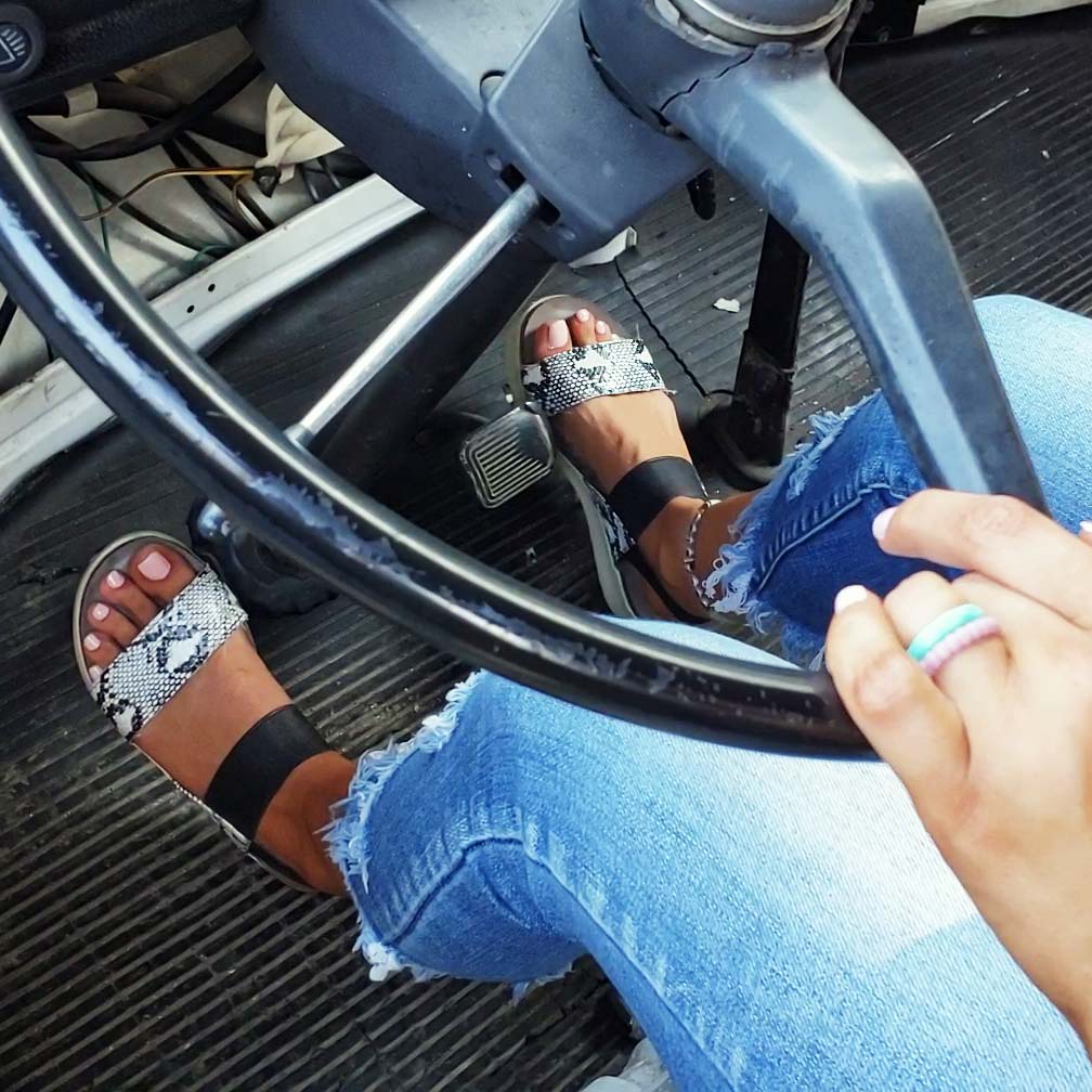 Jane & Riley Crank & Rev the Bus in Flip Flops