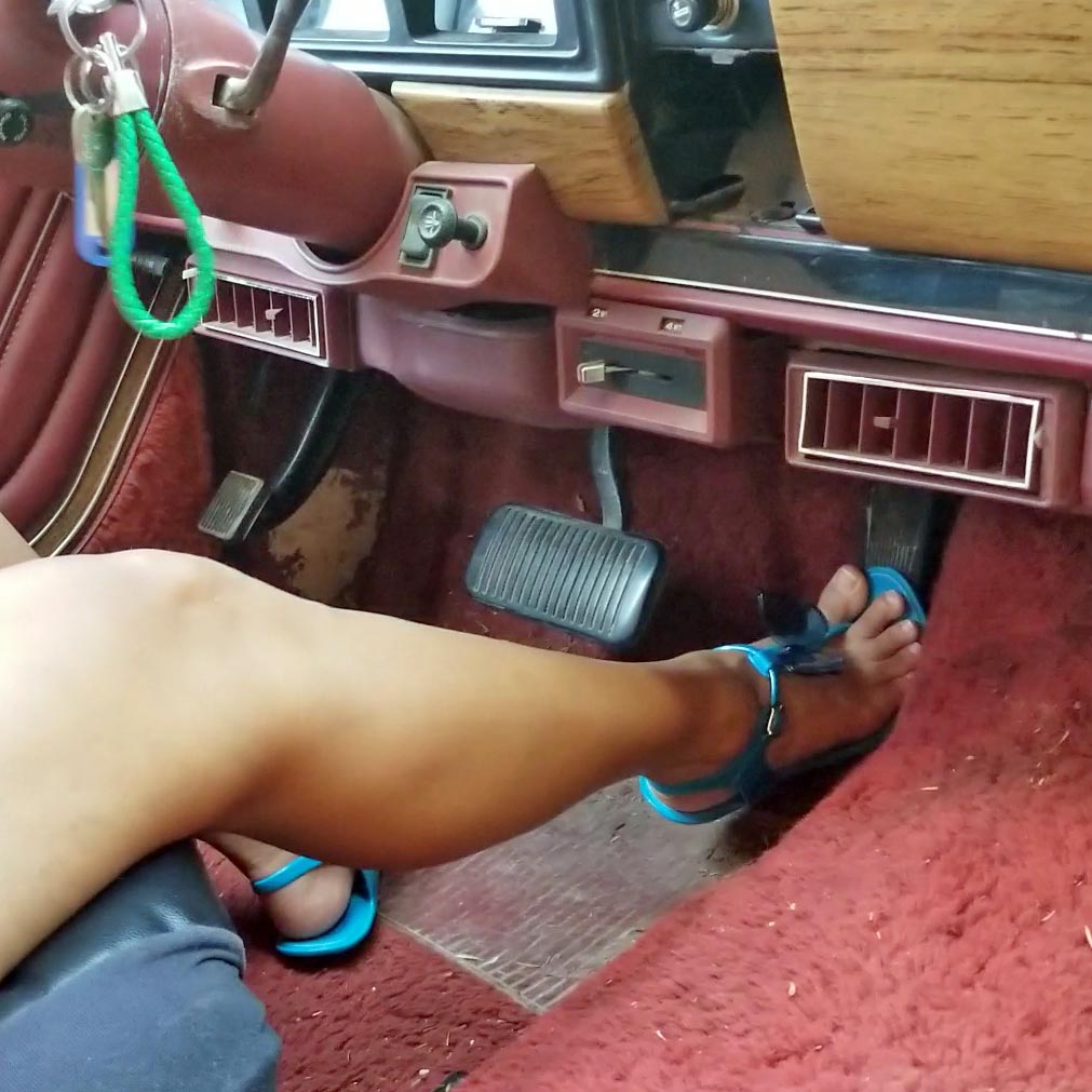 Jane & Jewels Flat Sandals Jeep Cruise w/Cranking & Duo Revving