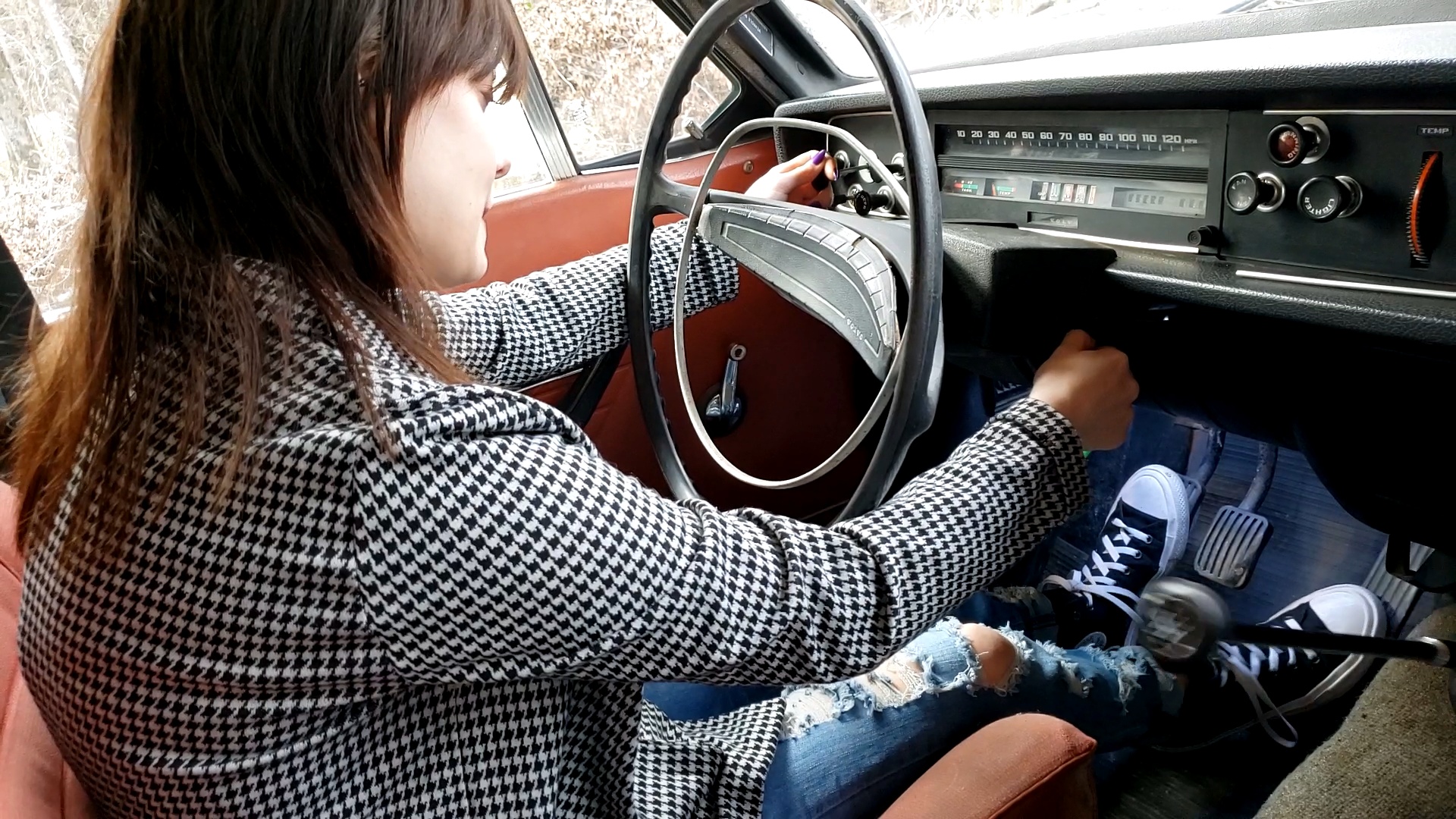 1390 (HD-MP4) – Persephone Pierce Can’t Start Her Volvo in Converse