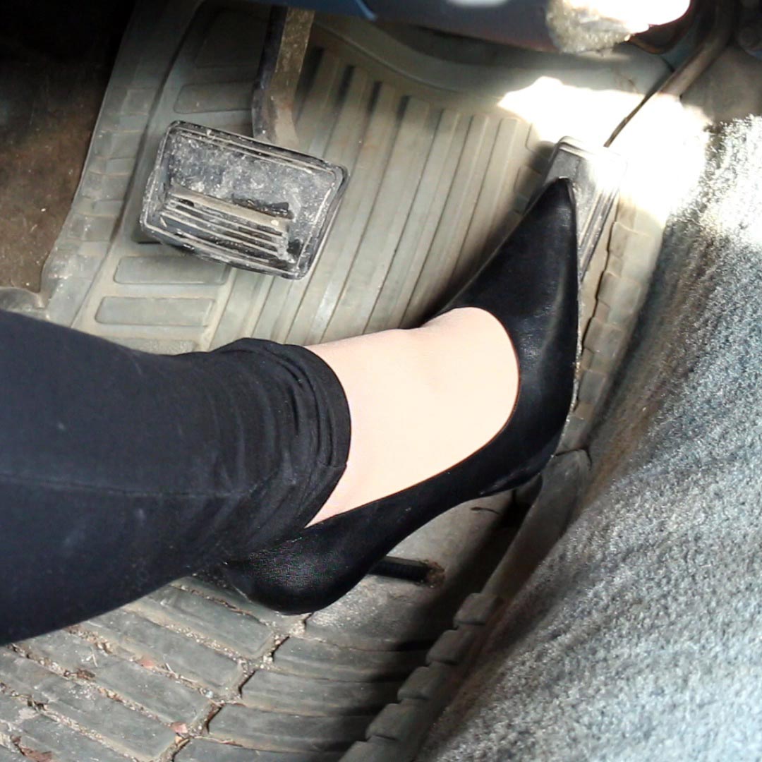 Rebecca Casually Driving the Monte in Black Pumps – Quickie