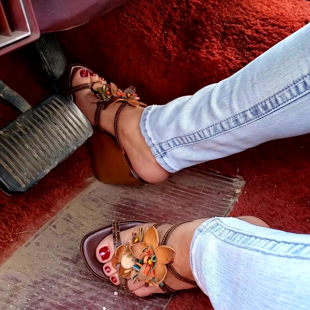 Vivian Revving the Jeep Brown Wedge Sandals (Dubbed Audio)