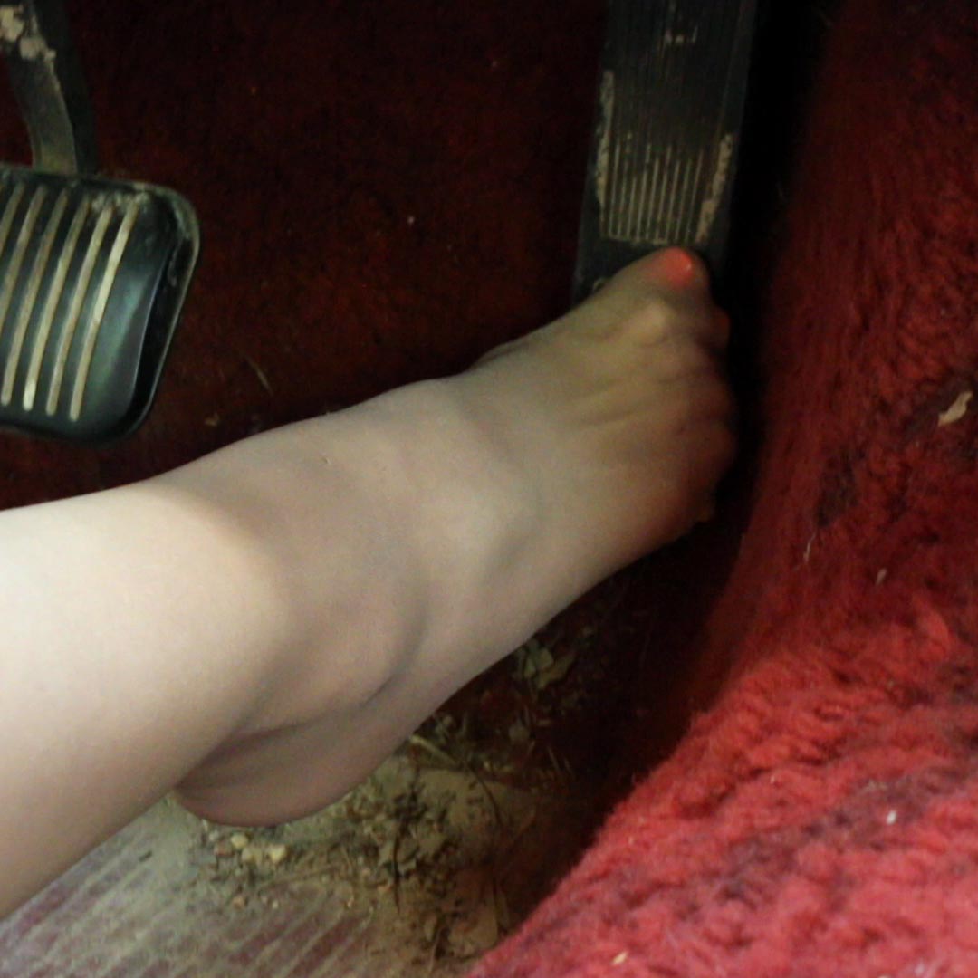 Brooke Driving the Jeep Tan Pantyhose & Pink Toes